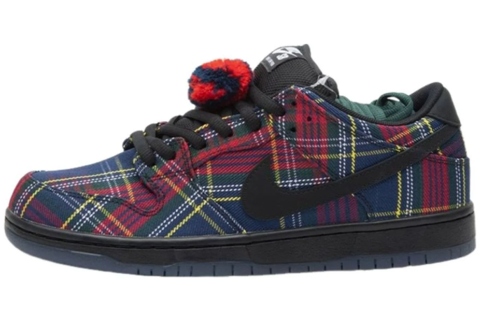 Nike SB x Nardwuar Dunk Low Sneakers – Tartan