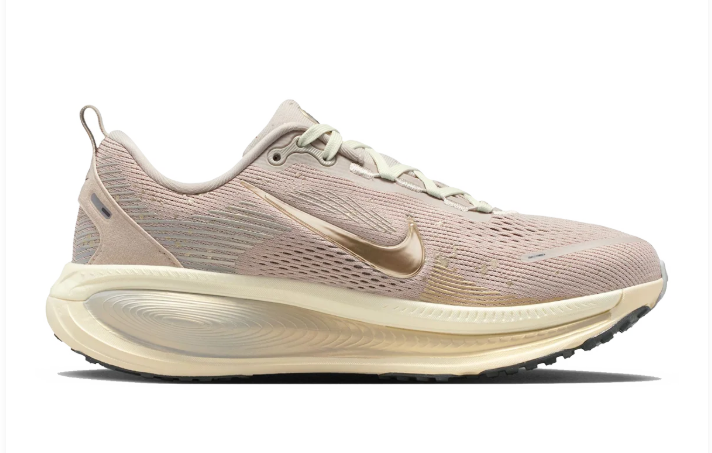 Nike Vomero 18 SE Running Shoes – Beige / Cream / Gold